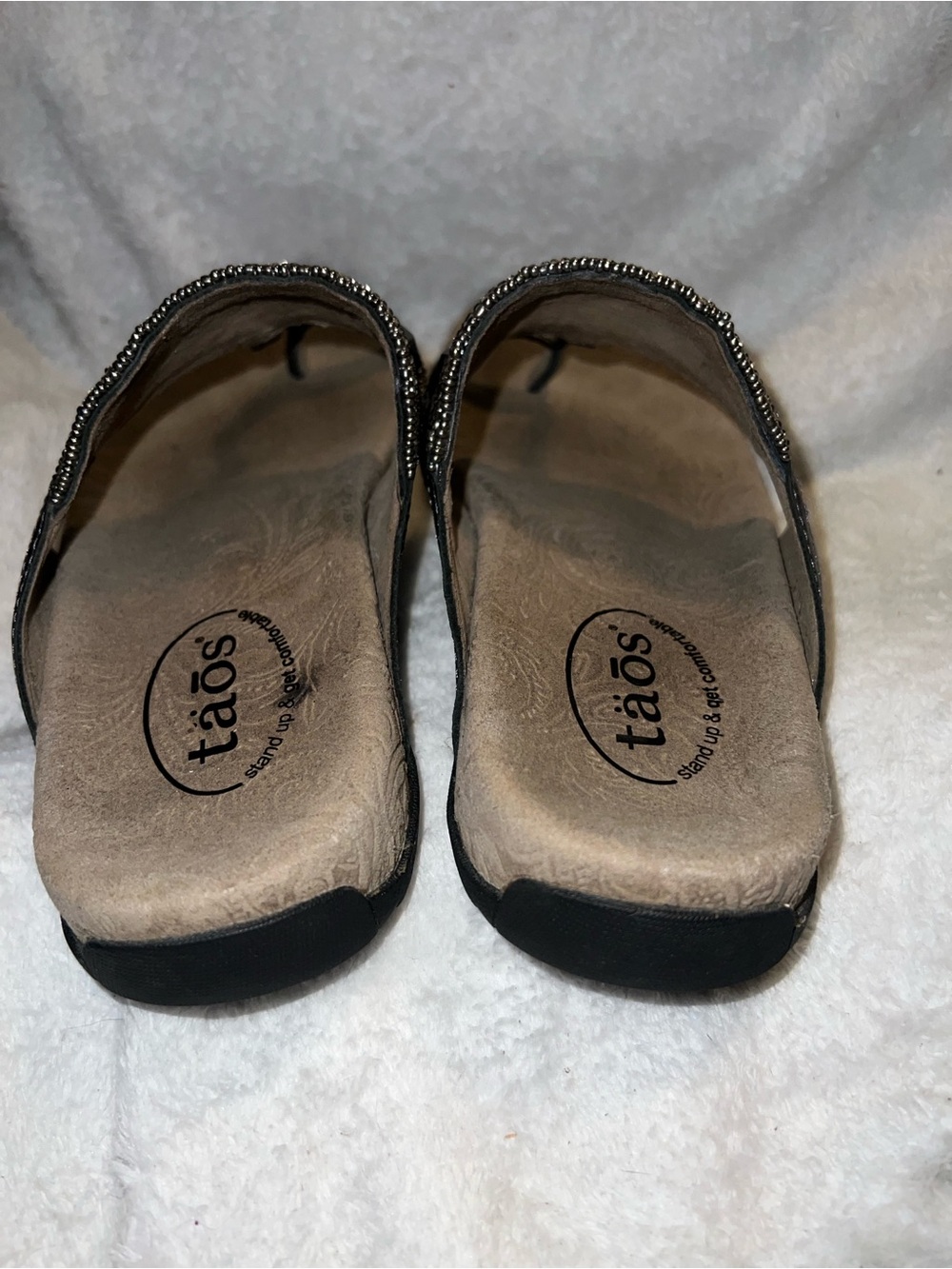 Tao’s genie sandals in pewter leather and metal pyramid studs woman size 8 - Picture 5 of 7
